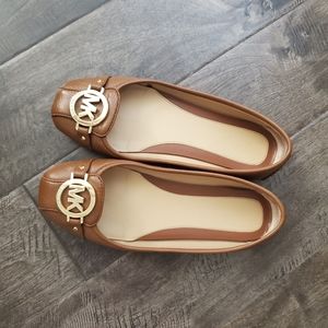 Michael Kors brown flats / shoes with gold MK logo